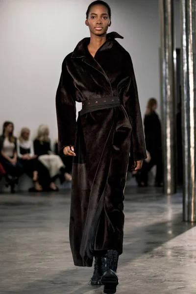 Look 27